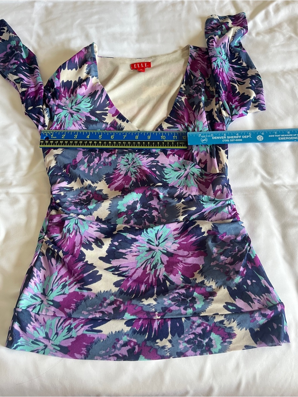 ELLE Size M Teal and Purple Floral Faux-Wrap V-Neck Ruched Top - Picture 5 of 16